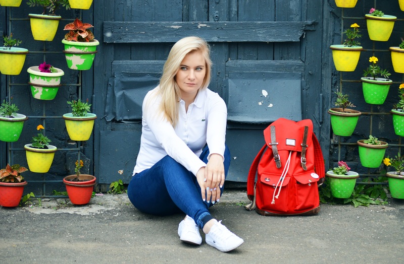 girl-woman-ground-flower-backpack-cute-558973-pxhere.com_
